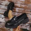 Comércio Exterior Transfronteiriço Outono 2026 Novos Mocassins de Tamanho Grande com Solado Grosso para Mulheres, Sapatos de Couro Slip-On Estilo Britânico Universitário