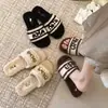Pantuflas Peludas para Mujer Estilo Francés Ropa de Exterior 2026 Otoño/Invierno Nuevo Felpa Plus Versátiles de Fondo Plano para Mujeres Embarazadas Chanclas Antideslizantes
