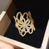 Anel Aberto Flor Vazada Banhado a Ouro 18K Real com Zircônia, Anel Simples e Fashion para Dedo Indicador, Joia de Luxo Leve e de Alta Qualidade