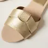Nuevos zapatos de mujer de talla grande transfronterizos, sandalias de moda de color sólido con tiras cruzadas, pantuflas planas de moda para interiores y exteriores para mujer
