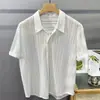 Camisa de manga corta calada para hombre, estilo fino de verano, moderna y elegante, lujo ligero francés, camisa hawaiana fluida, camisa de hombre