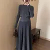 Novo Conjunto de Saia Elegante de Tricô com Cintura Marcada, Gola Redonda, Pregas, Cor Sólida, para Outono