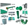Os acessórios para guarda-corpo em formato de onda fornecidos diretamente pelo fabricante incluem tampas de coluna galvanizadas com pintura eletrostática, suportes, almofadas, blocos anti-bloqueio, cantos arredondados e peças de extremidade