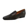Zapatos de vestir de punta cuadrada para mujer hechos de piel de vacuno de plena flor, con tacón grueso y tacón bajo, un nuevo estilo otoño/invierno, piel genuina, adecuados para madres, zapatos de vestir de altura media, mocasines