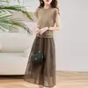 Conjunto de Verano para Mujer Tallas Grandes: Conjunto de Dos Piezas de Camiseta Delgado Estilo Chanel de Seda de Hielo y Falda de Malla Línea A