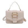 Bolso de mujer personalizado de moda simple 2025, nuevo bolso de hombro portátil de nicho, bolso cruzado retro con texto, bolso cuadrado pequeño para ir al trabajo.
