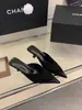 Mules Pointudas Slip-On Estilo Novo Primavera 2026 para Mulheres, Uso Externo de Verão, Mules Slip-On Patchwork, Sandálias Preguiçosas