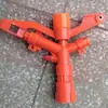 Aspersor Automático para Granja Aspersor con Cabezal Giratorio de 360 Grados Aspersor de Brazo Oscilante de Tres Boquillas de 1 Pulgada Aspersor para Jardín Pistola de Rociado con Brazo Oscilante