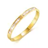 Pulseira de Frítillaria Branca Cravejada de Diamantes Mais Vendida Moda de Luxo Leve Estilo Ins Aço Titânio Pulseira de Concha Imitação Banhada a Ouro 18K