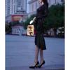 9820 Da Ai Mei Yi Yuan 2026 Otoño Nuevo Vestido de Lentejuelas Manga Larga Corte Ajustado Estilo Sirena Adelgazante Longitud Media