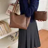 Bolso de mano tipo cesta para verduras con patrón tejido, bolso de hombro de mujer moderno de gran capacidad, nuevo modelo 2026, bolso tipo cubo retro simple