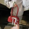 Bolsa de almohada de diseño de nicho casual de moda, elegante, nueva de verano 2025, bandolera simple personalizada para mujer