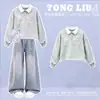 Conjunto de dos piezas para niña 2026: top dulce estilo coreano con cuello polo ribeteado de encaje y jeans de moda con pajarita