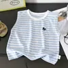 Colete Listrado Infantil Estilo Verão para Meninos Camiseta de Bebê Top Solto Respirável Estiloso para Meninas Roupa Infantil Atacado