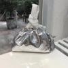 Selección Estricta de Estilo Tejido Bolso Tejido de Cuero Genuino para Mujer 2025 Verano Nuevo Bolso de Hombro Cruzado de Mano Nube