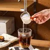 Mini jarra de leche con asa lateral y escala, hecha de vidrio de borosilicato de alta calidad, simple y engrosada, resistente a altas temperaturas, adecuada para uso doméstico