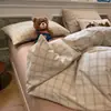 Funda de edredón a rayas y cuadros de algodón lavado, juego de cama de cuatro piezas, estilo sábana plana, estilo sábana ajustable, juego de tres piezas para dormitorio, estilo simple y minimalista