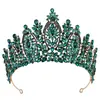 Corona de Novia Barroca con Cristales Verdes, Detalles en Aleación y Pedrería. Perfecta para Bodas, Sesiones de Fotos y Ocasiones Especiales. Impresionante Adorno para la Cabeza que Añade Elegancia Real con Piedras Preciosas de Color Verde Esmeralda