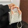 Bolsa de Luxo Leve de Alta Qualidade Feminina 2024 Nova Transversal Versátil Moda Bolsa Feminina Bordada de Indústria Pesada Bolsa Daifei Bolsa de Mão