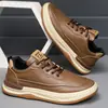 Zapatos de Hombre para Primavera 2025 Tenis Blancos Suela Suave Parte Superior Suave Modernos Versátiles Zapatos para Estudiantes Casuales Deportivos Zapatos sin Cordones para Hombre