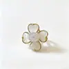 Anel de Trevo de Quatro Folhas de Luxo Leve Estilo Francês com Toque de Alto Padrão, Anel de Cristal Rosa com Pedra Natural, Anel de Flor Tridimensional para Mulheres