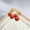 Pendientes de cereza con un diseño dulce y fresco, pendientes sencillos de viajero diario galvanizados, pendientes de clip de oreja de cereza roja de estilo pastoral.