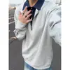 Sudadera estilo americano de dos piezas falsas con cuello medio con cremallera para hombre, polo de manga larga en colorblock otoñal con un diseño elegante