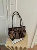 Bolsa de Mano Relajada Estilo Retro Comercio Exterior Nueva para Mujer Estilo Coreano Plegada para el Trabajo Manual de Mano Sensación de Alta Gama Bolso de Hombro Único