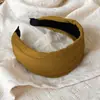 Faixa de cabelo larga de tecido plissado vintage para outono e inverno com textura xadrez, realça o topo da cabeça, esconde cabelos soltos e não aperta o cabelo.
