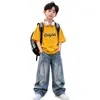 Conjunto de Verano Nuevo y Elegante para Niños de Manga Corta, Diseño de Nicho Moderno y Fresco, Camiseta Estampada con Letras y Pantalones de Mezclilla, Conjunto de Dos Piezas