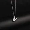 Exquisita Cadena para Clavícula de Acero Inoxidable Estilo Lujo Ligero Europea y Americana Personalizada Versátil Nicho Transfronterizo Collar Compacto con Alfabeto de 26 Letras