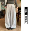 Pantalones anchos de pierna ancha, corte holgado, estilo coreano de alta costura para mujer, colección otoño 2026, con cintura de cordón, bolsillos grandes y un diseño relajado hasta el suelo.