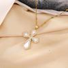 Colar Ins Luz de Luxo Concha Cruz Pingente Distintivo de Diamante Colar Europeu e Americano Corrente de Titânio Aço para Clavícula Banhado a Ouro Real