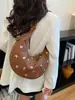 Bolso Retro Elegante Tipo Bollo Transfronterizo para Mujer 2026 Nuevo de Moda Tendencia Remache Luna Creciente Gran Capacidad Bolso de Hombro