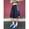 Bermuda Cargo com Três Listras Masculina Verão Tendência Seda de Gelo Secagem Rápida Comprimento Médio Solta Tamanho Grande Casual