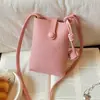 Bolsa Cruzada Informal Transfronteriza Verano 2026 Estilo Nuevo para Mujer, Bolso Sencillo con Patrón de Lichi para Teléfono Móvil, Bolso Cruzado de Hombro Único Informal para Viajes