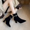 Botas Curtas Sexy Francesas Outono e Inverno Novo Estilo Fivela de Cinto Fosca Bico Fino Salto Grosso Popular Elegante Salto Alto Botas Slim para Mulheres