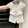 Estilo Coreano Niños Verano 2026 Nuevo Retro Textura Hueca Cuello Polo Manga Corta Tejido Pantalones Cortos Blancos para Niños