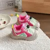 Nuevos estilos de invierno de zapatillas deportivas para niños: forrado de felpa, cálido y cómodo tanto para niños como para niñas, con suelas suaves, características antideslizantes y un diseño casual estilo papá