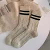 Calcetines de rayas retorcidas estilo universitario japonés para mujer, calcetines hasta la mitad de la pantorrilla, calcetines de lana engrosados y cálidos para otoño e invierno, calcetines retro holgados