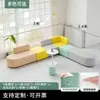 Oficina, guardería, vestíbulo de institución de formación, área de ocio y descanso, recepción, juego de sofá y mesa de centro para apartamento pequeño y sencillo