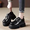 Moda Outono e Primavera Novo Estilo Britânico Retrô Sapatos Pequenos de Couro para Mulheres, Versáteis que Aumentam a Altura, Mocassins de Salto Bloco com Solado Grosso