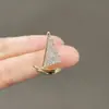 Broche de vela personalizado 2023 Verano nuevo pin lindo diseño para mujer cuello traje decorativo anti-exposición pecho