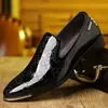 Zapatos de Vestir Grabados de Fábrica Transfronterizos para Hombre Tacón Bajo Zapatos de Cuero de Comercio Exterior Zapatos para Hombre En Stock Venta al por Mayor Zapatos de Negocio