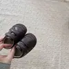Nuevos zapatos casuales de otoño para bebé con suelas suaves y doble correa de velcro, zapatos antideslizantes para niños pequeños, mocasines para bebé estilo coreano