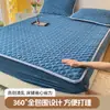 Saia de cama acolchoada de veludo leite Classe A peça única capa de cama de veludo coral conjunto de três peças capa protetora de cobertura total para colchão inverno