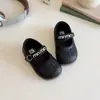 Zapatos de piel para niña estilo coreano 2026 nuevo modelo de verano, zapatos versátiles de suela blanda para niñas pequeñas, elegantes y versátiles