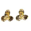 Nuevos Pendientes de Camelia con Patrón de Metal Martillado de Nicho de Verano para Mujer, Lujo Ligero, Gama Alta, Pendientes Versátiles y Pendientes