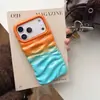 Diseño de Pliegues Arrugados con Bloques de Color Estilo Coreano Adecuado para iPhone 18 Pro Max, Funda para Teléfono Apple 17, Funda con Correa Personalizada 16/15