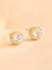 Novos Brincos Brancos de Zircônia Simples Elegantes Versáteis para Mulheres Novo Estilo Japonês e Coreano Brincos de Luxo Leve Sensação de Alto Padrão Nicho